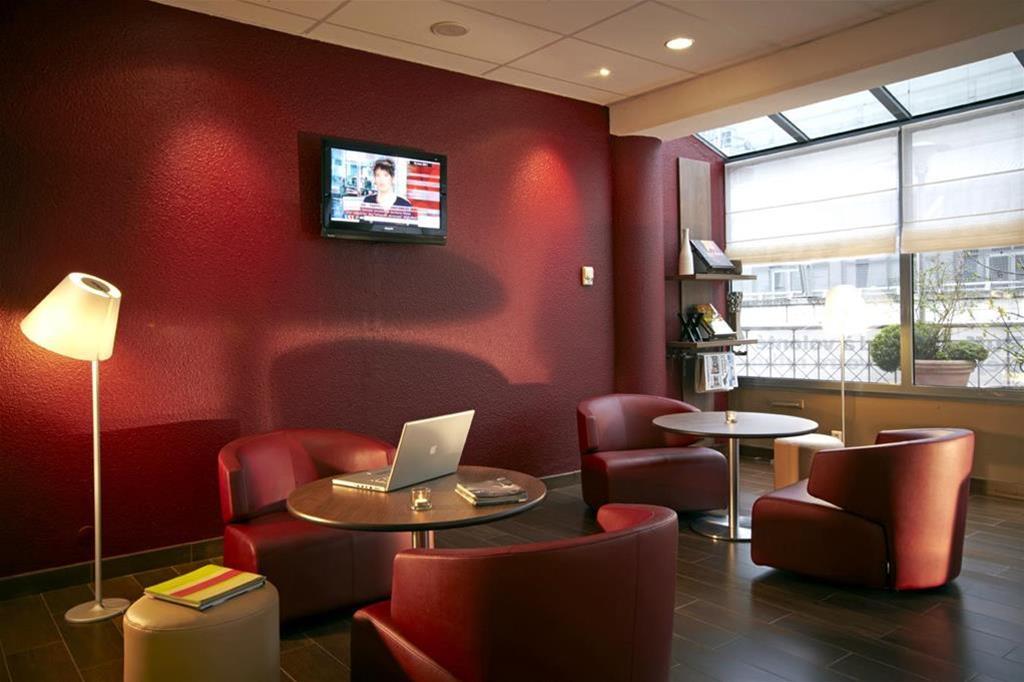 แคมปานิล เซนต์ เควนทีน ออง อีฟลีน Hotel Montigny-le-Bretonneux ร้านอาหาร รูปภาพ