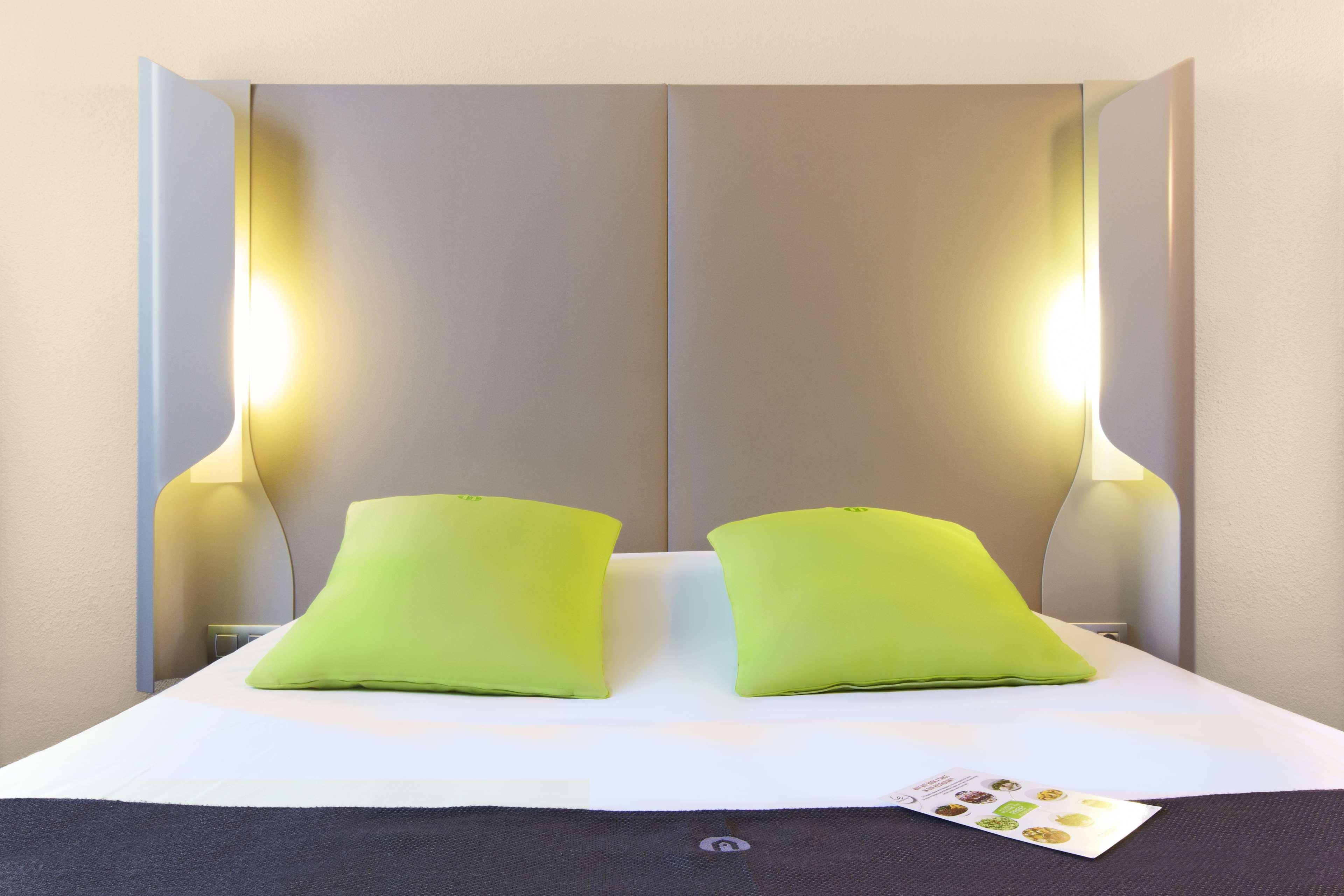แคมปานิล เซนต์ เควนทีน ออง อีฟลีน Hotel Montigny-le-Bretonneux ภายนอก รูปภาพ
