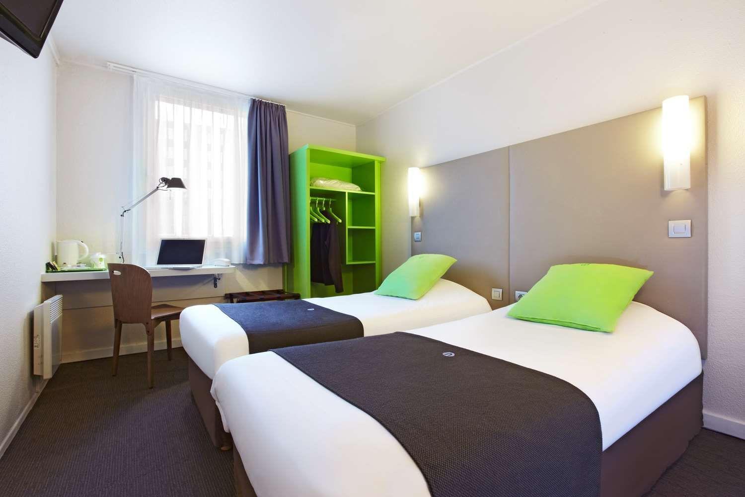 แคมปานิล เซนต์ เควนทีน ออง อีฟลีน Hotel Montigny-le-Bretonneux ภายนอก รูปภาพ